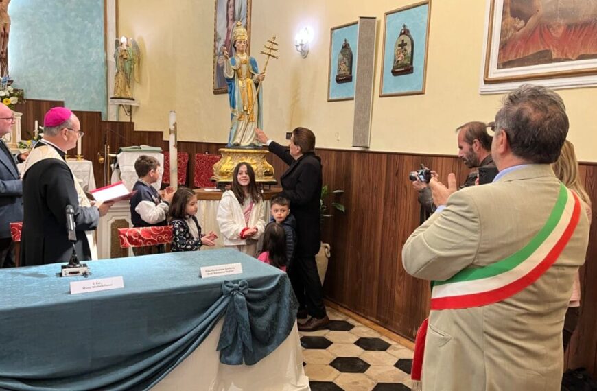 foto pesentazione restauro statua Celestino V