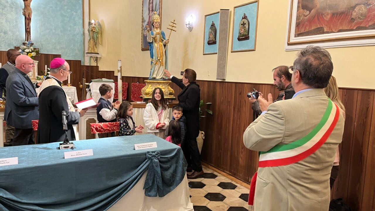 foto pesentazione restauro statua Celestino V