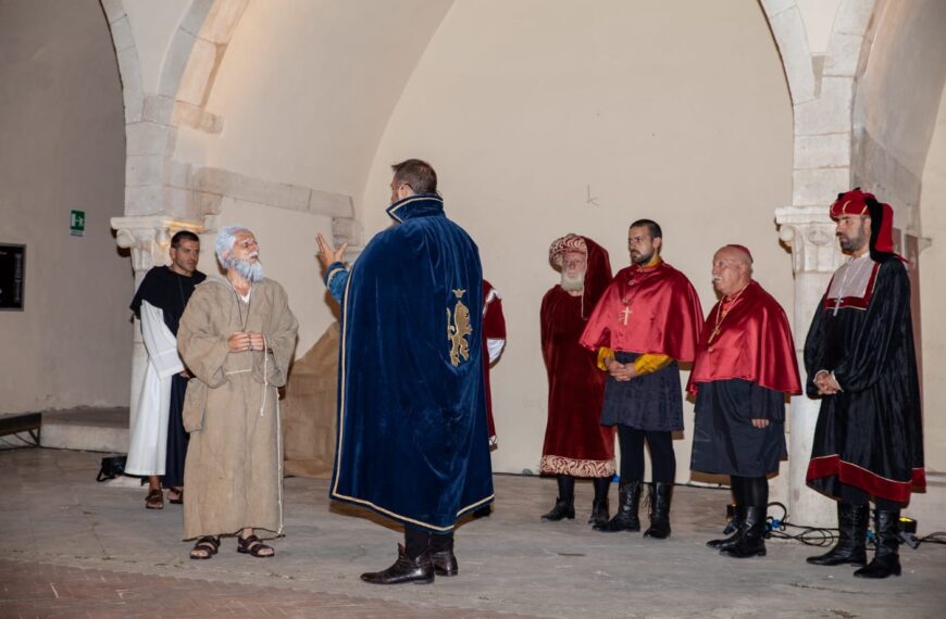 rievocazione storica consegna decreto pontificio Celestino V